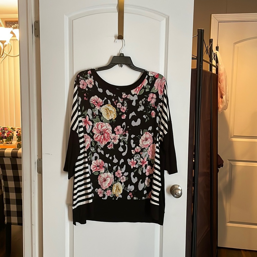 Honeyme Super cute floral top 3X